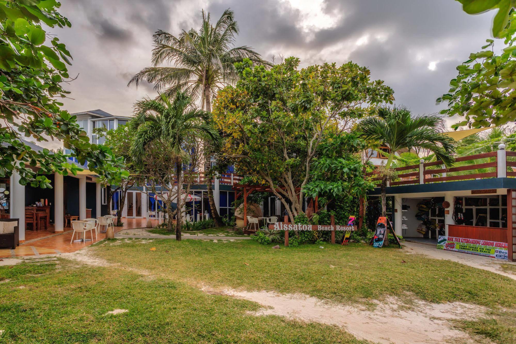 Aissatou Beach Resort Balabag  Exterior foto